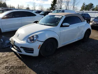 2018 Volkswagen Beetle S z VIN 3VW5DAATXJM507590, wystawiony jako Copart lot #82218204 z przebiegiem 103 794 mil mil oraz Czysty tytuł • Clean title. Historia ofert i sprzedaży dostępna na DreamBid. Obrazek 1.
