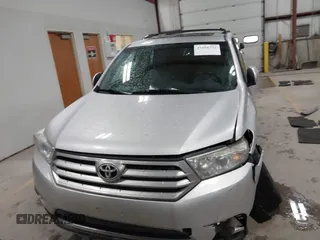 2013 Toyota Highlander Limited z VIN 5TDDK3EH3DS244711, wystawiony jako IAAI lot #41056732 z przebiegiem 156 968 mil mil oraz . Historia ofert i sprzedaży dostępna na DreamBid. Obrazek 12.