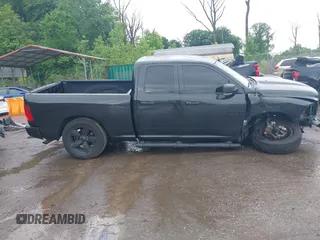 2017 Ram 1500 ST z VIN 1C6RR7FG3HS560371, wystawiony jako IAAI lot #42325044 z przebiegiem 103 660 mil mil oraz . Historia ofert i sprzedaży dostępna na DreamBid. Obrazek 13.