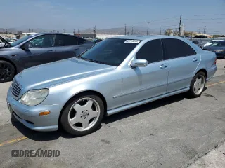 2002 Mercedes-Benz S 55 AMG z VIN WDBNG73J22A275167, wystawiony jako Copart lot #60819255 z przebiegiem 97 079 mil mil oraz Szkoda całkowita • Salvage title. Historia ofert i sprzedaży dostępna na DreamBid. Obrazek 1.