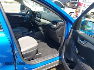 2021 Ford Escape SE with VIN 1FMCU9G6XMUA81082, listed as a IAAI auction lot 42056323 with 83,904 mi miles. Bid and sale history available at carsss.com. Image 5.