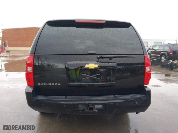 2013 Chevrolet Suburban LT with VIN 1GNSKJE71DR308480, listed as a IAAI auction lot 41695090 with 129,000 mi miles. Bid and sale history available at carsss.com. Image 16.