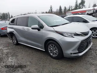 2021 Toyota Sienna XLE with VIN 5TDJSKFC8MS037697, listed as a IAAI auction lot 41711070 with 29,198 mi miles. Bid and sale history available at carsss.com. Image 13.