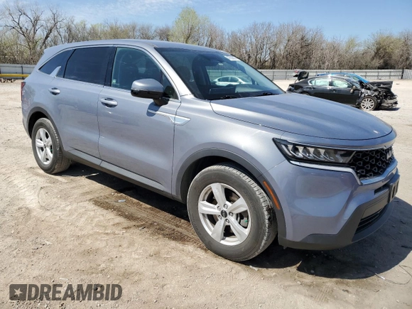 2022 Kia Sorento LX z VIN 5XYRG4LC2NG076613, wystawiony jako Copart lot #47830665 z przebiegiem 61 783 mil mil oraz Szkoda całkowita • Salvage title. Historia ofert i sprzedaży dostępna na DreamBid. Obrazek 4.