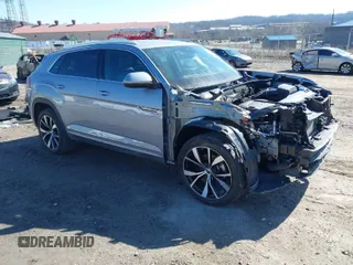 2024 Volkswagen Atlas SEL Premium R-Line z VIN 1V2FE2CA5RC220479, wystawiony jako IAAI lot #41751000 z przebiegiem 14 862 mil mil oraz . Historia ofert i sprzedaży dostępna na DreamBid. Obrazek 1.