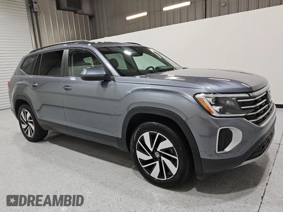 2024 Volkswagen Atlas SE z VIN 1V2WR2CA3RC537200, wystawiony jako Copart lot #55703845 z przebiegiem 38 969 mil mil oraz Czysty tytuł • Clean title. Historia ofert i sprzedaży dostępna na DreamBid. Obrazek 4.