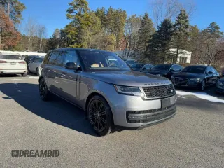 2023 Land Rover Range Rover SE z VIN SALKPBFU9PA012848, wystawiony jako Copart lot #45886755 z przebiegiem 61 821 mil mil oraz Czysty tytuł • Clean title. Historia ofert i sprzedaży dostępna na DreamBid. Obrazek 1.