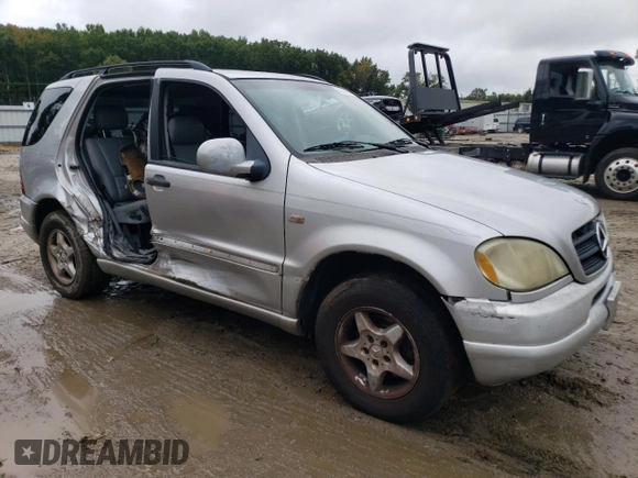 2000 Mercedes-Benz M-Class with VIN 4JGAB54E5YA202352, listed as a Copart auction lot 73734624 with 295,895 mi miles and Salvage Title. Bid and sale history available at carsss.com. Image 4.