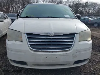2009 Chrysler Town & Country LX with VIN 2A8HR44E49R566437, listed as a IAAI auction lot 41627397 with 87,290 mi miles. Bid and sale history available at carsss.com. Image 6.