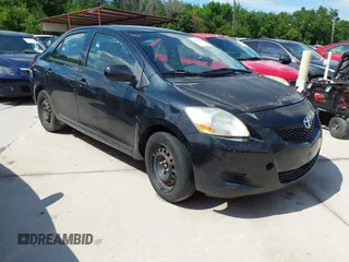 2012 Toyota Yaris z VIN JTDBT4K37CL017301, wystawiony jako IAAI lot #42217076 z przebiegiem 177 722 mil mil oraz . Historia ofert i sprzedaży dostępna na DreamBid. Obrazek 1.