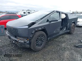 2024 Tesla Cybertruck z VIN 7G2CEHED0RA043898, wystawiony jako IAAI lot #41828143 z przebiegiem 8285 mil mil oraz . Historia ofert i sprzedaży dostępna na DreamBid. Obrazek 2.