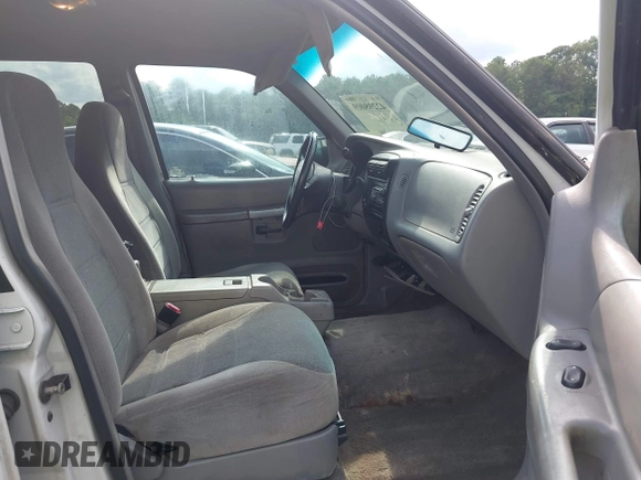 2000 Ford Explorer XLS z VIN 1FMZU62X5YUA64074, wystawiony jako IAAI lot #42298009 z przebiegiem 214 126 mil mil oraz . Historia ofert i sprzedaży dostępna na DreamBid. Obrazek 5.