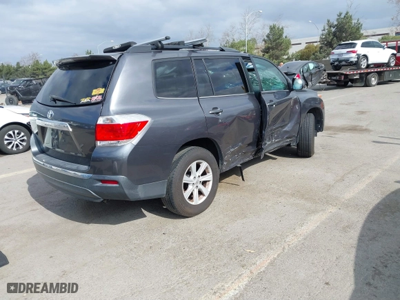 2013 Toyota Highlander with VIN 5TDZK3EH8DS142438, listed as a IAAI auction lot 41457469 with 165,347 mi miles. Bid and sale history available at carsss.com. Image 4.