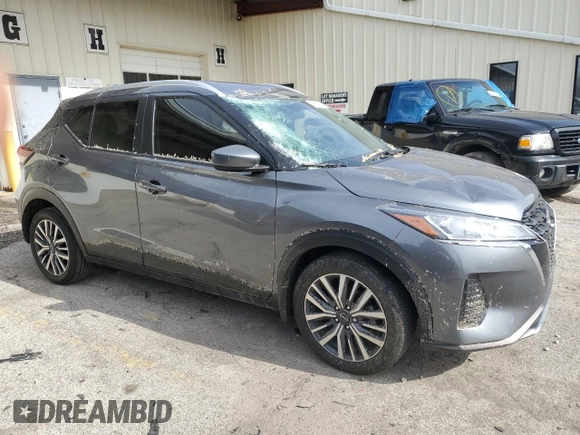 2024 Nissan Kicks SV z VIN 3N1CP5CV2RL486939, wystawiony jako Copart lot #50203245 z przebiegiem 23 608 mil mil oraz Nie do naprawy • Non repairable. Historia ofert i sprzedaży dostępna na DreamBid. Obrazek 4.