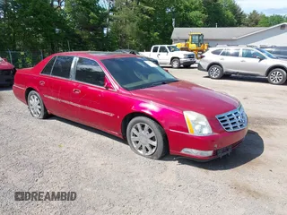 2006 Cadillac DTS 1SC z VIN 1G6KD57YX6U188066, wystawiony jako IAAI lot #42300335 z przebiegiem 110 774 mil mil oraz . Historia ofert i sprzedaży dostępna na DreamBid. Obrazek 1.