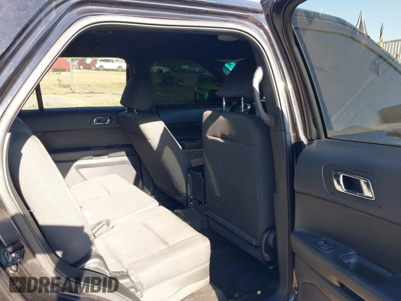 2019 Ford Police Interceptor Utility z VIN 1FM5K8AT0KGA31584, wystawiony jako IAAI lot #42011705 z przebiegiem 145 304 mil mil oraz . Historia ofert i sprzedaży dostępna na DreamBid. Obrazek 8.