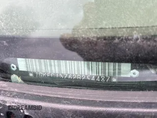 2002 GMC Yukon SLE z VIN 1GKEC13Z62R254487, wystawiony jako Copart lot #47266555 z przebiegiem 281 876 mil mil oraz Czysty tytuł • Clean title. Historia ofert i sprzedaży dostępna na DreamBid. Obrazek 10.