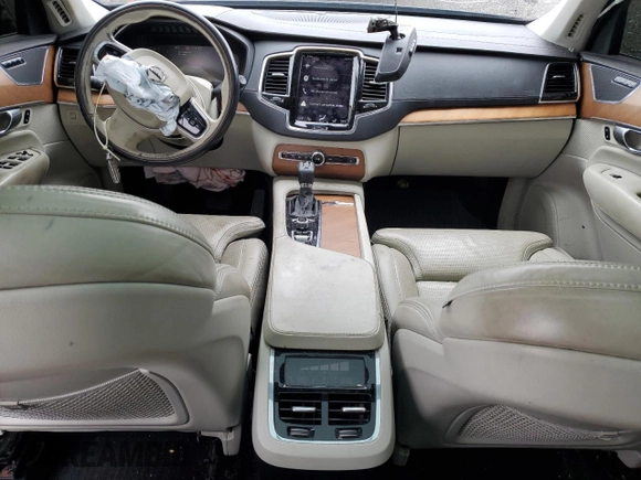 2017 Volvo XC90 Inscription with VIN YV4A22PL3H1164677, listed as a Copart auction lot 70801824 with 144,222 mi miles and Non Repairable. Bid and sale history available at carsss.com. Image 8.