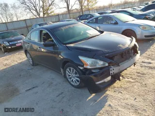 2015 Nissan Altima 2.5 S with VIN 1N4AL3APXFC423982, listed as a IAAI auction lot 41760449 with 125,668 mi miles. Bid and sale history available at carsss.com. Image 1.