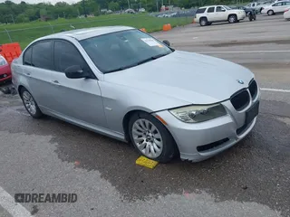 2009 BMW 3 Series 328i z VIN WBAPH77589NM28980, wystawiony jako IAAI lot #42178466 z przebiegiem 161 320 mil mil oraz . Historia ofert i sprzedaży dostępna na DreamBid. Obrazek 1.