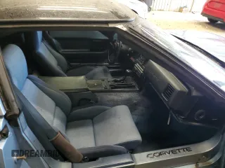 1984 Chevrolet Corvette z VIN 1G1AY0788E5113478, wystawiony jako Copart lot #60860615 z przebiegiem Nie podano mil oraz Czysty tytuł • Clean title. Historia ofert i sprzedaży dostępna na DreamBid. Obrazek 10.