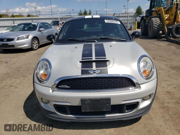 2012 MINI Coupe S z VIN WMWSX3C59CT465700, wystawiony jako Copart lot #52966245 z przebiegiem 136 253 mil mil oraz Szkody całkowita. Historia ofert i sprzedaży dostępna na DreamBid. Obrazek 5.