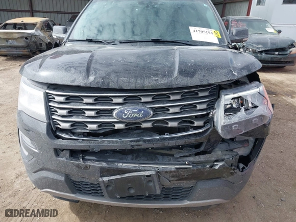 2017 Ford Explorer XLT with VIN 1FM5K8D89HGD87726, listed as a IAAI auction lot 41705174 with 95,799 mi miles. Bid and sale history available at carsss.com. Image 6.