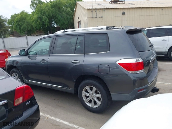 2011 Toyota Highlander with VIN 5TDZK3EH8BS027822, listed as a IAAI auction lot 42051111 with 174,290 mi miles. Bid and sale history available at carsss.com. Image 14.