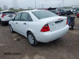 2007 Ford Focus S z VIN 1FAHP34N07W260725, wystawiony jako IAAI lot #42004694 z przebiegiem 84 923 mil mil oraz . Historia ofert i sprzedaży dostępna na DreamBid. Obrazek 3.