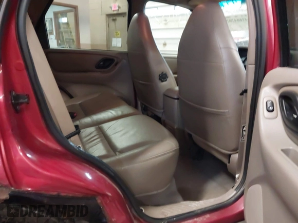 2001 Ford Escape XLT with VIN 1FMYU04101KF46809, listed as a IAAI auction lot 41664202 with 256,468 mi miles. Bid and sale history available at carsss.com. Image 8.