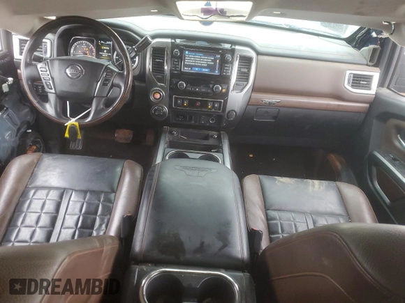 2017 Nissan Titan Platinum Reserve z VIN 1N6BA1F40HN569996, wystawiony jako Copart lot #55887505 z przebiegiem 93 488 mil mil oraz Szkoda całkowita • Salvage title. Historia ofert i sprzedaży dostępna na DreamBid. Obrazek 8.