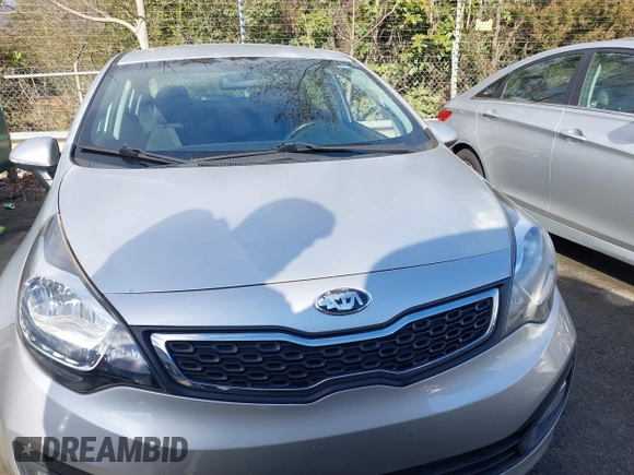 2014 Kia Rio EX z VIN KNADN4A31E6385704, wystawiony jako IAAI lot #41245821 z przebiegiem 130 085 mil mil oraz . Historia ofert i sprzedaży dostępna na DreamBid. Obrazek 11.