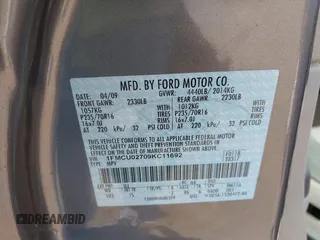 2009 Ford Escape XLS z VIN 1FMCU02709KC11692, wystawiony jako IAAI lot #42202890 z przebiegiem 155 243 mil mil oraz . Historia ofert i sprzedaży dostępna na DreamBid. Obrazek 9.