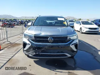 2022 Volkswagen Taos SE с VIN 3VVRX7B20NM100096, выставлен на аукционе IAAI как лот 42146351 с пробегом 17 522 миль миль и . История ставок и продаж доступна на DreamBid. Изображение 13.