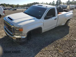 2018 GMC Sierra 3500HD z VIN 1GT32VCY5JZ204859, wystawiony jako Copart lot #78273324 z przebiegiem 134 557 mil mil oraz Szkoda całkowita • Salvage title. Historia ofert i sprzedaży dostępna na DreamBid. Obrazek 1.