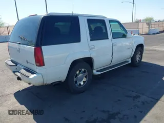 1999 Cadillac Escalade z VIN 1GYEK13R5XR417727, wystawiony jako IAAI lot #42281734 z przebiegiem 220 474 mil mil oraz . Historia ofert i sprzedaży dostępna na DreamBid. Obrazek 4.