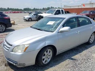 2007 Toyota Avalon XL z VIN 4T1BK36BX7U237932, wystawiony jako IAAI lot #42298273 z przebiegiem 236 405 mil mil oraz . Historia ofert i sprzedaży dostępna na DreamBid. Obrazek 6.