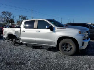 2020 Chevrolet Silverado 1500 LT with VIN 3GCPWCETXLG421791, listed as a Copart auction lot 86691014 with 60,445 mi miles and Salvage Title. Bid and sale history available at DreamBid. Image 4.