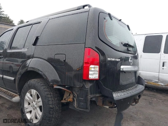 2011 Nissan Pathfinder LE with VIN 5N1AR1NB5BC613206, listed as a IAAI auction lot 41861245 with 196,045 mi miles. Bid and sale history available at carsss.com. Image 6.