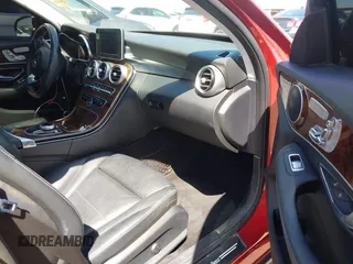 2017 Mercedes-Benz C 300 с VIN 55SWF4KB5HU180697, выставлен на аукционе IAAI как лот 41993735 с пробегом 60 498 миль миль и . История ставок и продаж доступна на DreamBid. Изображение 5.