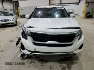 2023 Kia Seltos EX z VIN KNDERCAA0P7409735, wystawiony jako Copart lot #54148925 z przebiegiem 15 386 mil mil oraz Szkoda całkowita • Salvage title. Historia ofert i sprzedaży dostępna na DreamBid. Obrazek 5.