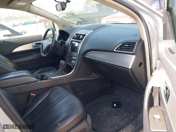 2011 Lincoln MKX with VIN 2LMDJ6JK2BBJ03519, listed as a IAAI auction lot 41801586 with 180,033 mi miles. Bid and sale history available at carsss.com. Image 5.