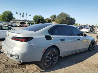 2024 BMW 7 Series 740i z VIN WBA23EH04RCR48184, wystawiony jako Copart lot #69965604 z przebiegiem 5 285 mil mil oraz Szkoda całkowita • Salvage title. Historia ofert i sprzedaży dostępna na DreamBid. Obrazek 3.