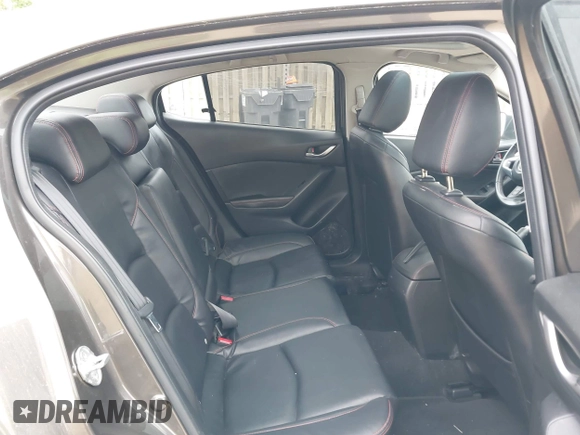 2015 Mazda 3 i Grand Touring z VIN JM1BM1W76F1223850, wystawiony jako IAAI lot #42356420 z przebiegiem 45 514 mil mil oraz . Historia ofert i sprzedaży dostępna na DreamBid. Obrazek 8.