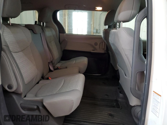 2021 Toyota Sienna LE z VIN 5TDKSKFC7MS023634, wystawiony jako Copart lot #61914675 z przebiegiem 87 980 mil mil oraz Szkoda całkowita • Salvage title. Historia ofert i sprzedaży dostępna na DreamBid. Obrazek 11.