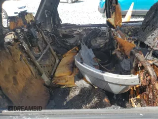 2005 Ford Escape Limited z VIN 1FMYU04115KA70415, wystawiony jako Copart lot #49111495 z przebiegiem Nie podano mil oraz Szkoda całkowita • Salvage title. Historia ofert i sprzedaży dostępna na DreamBid. Obrazek 10.