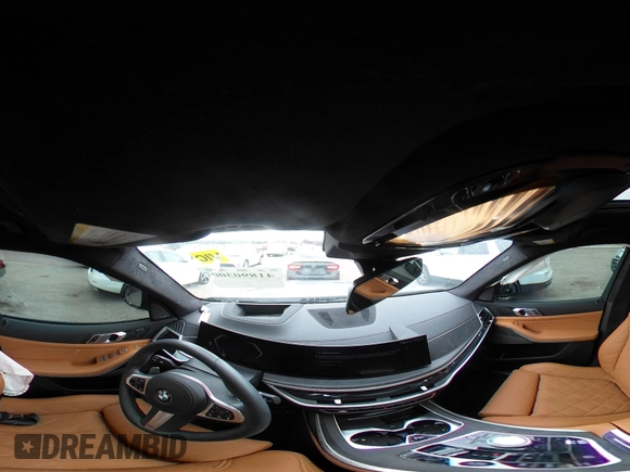 2024 BMW X7 xDrive40i z VIN 5UX23EM01R9V59412, wystawiony jako IAAI lot #41890300 z przebiegiem 11 867 mil mil oraz . Historia ofert i sprzedaży dostępna na DreamBid. Obrazek 18.