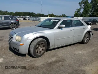 2007 Chrysler 300 Signature with VIN 2C3KA53G87H692238, listed as a Copart auction lot 69198324 with 139,300 mi miles and Salvage Title. Bid and sale history available at carsss.com. Image 1.