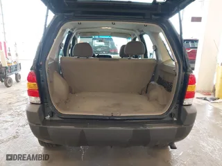 2003 Ford Escape XLS Popular with VIN 1FMYU02143KC35891, listed as a IAAI auction lot 41599760 with 148,381 mi miles. Bid and sale history available at carsss.com. Image 18.