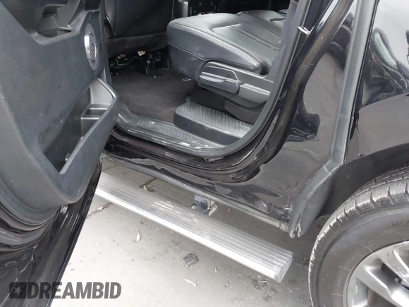 2020 Ford Expedition Max Limited z VIN 1FMJK2AT8LEA11950, wystawiony jako IAAI lot #42349349 z przebiegiem 83 753 mil mil oraz . Historia ofert i sprzedaży dostępna na DreamBid. Obrazek 18.